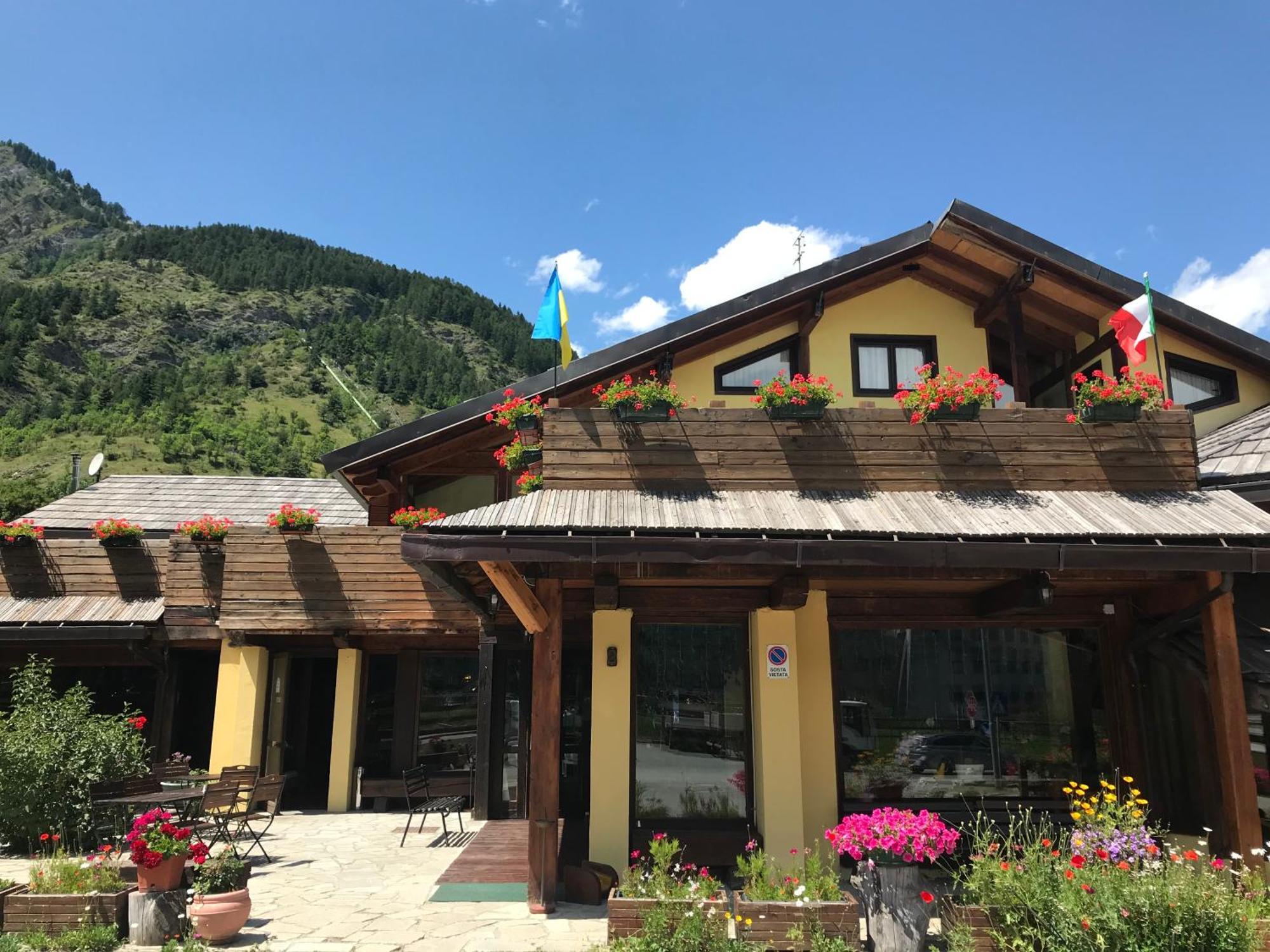 Hotel Ca Fiore Бардонеккия Экстерьер фото